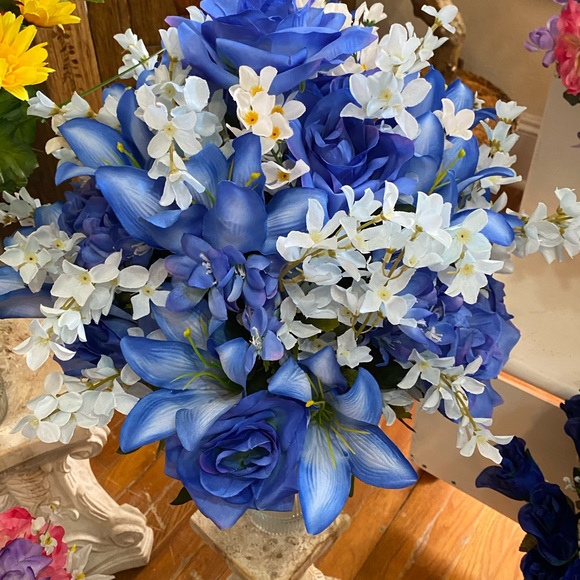 Cemetery Silk Cones - Picture 4 of 8